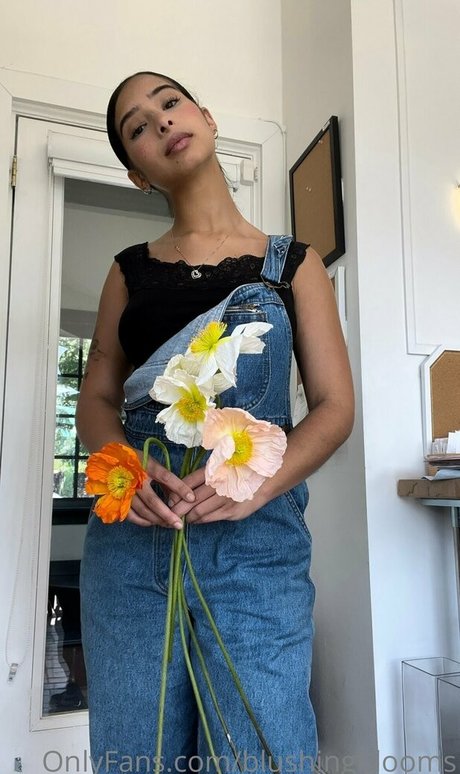 Blushingblooms OnlyFans泄露裸照
