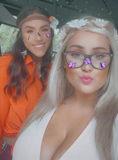 Naakte gelekte OnlyFans-foto van Lilly Alcorn