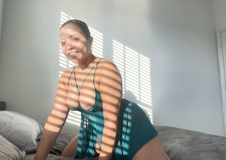 Adrianamaya OnlyFans 유출 누드 사진