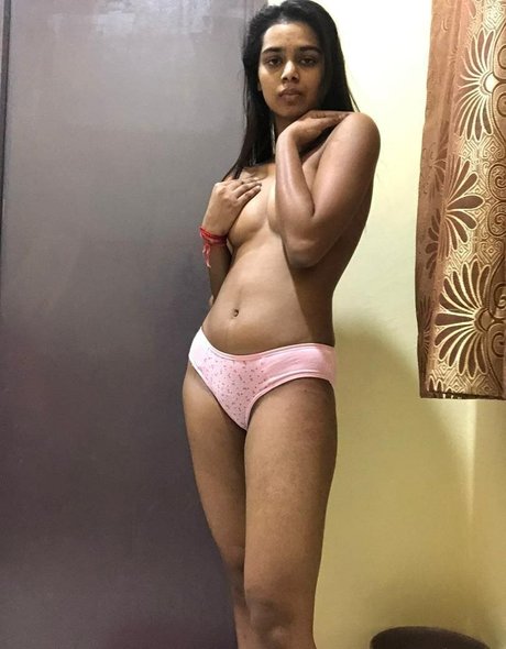 Alaston vuotanut OnlyFans-kuva Indian Exhibition