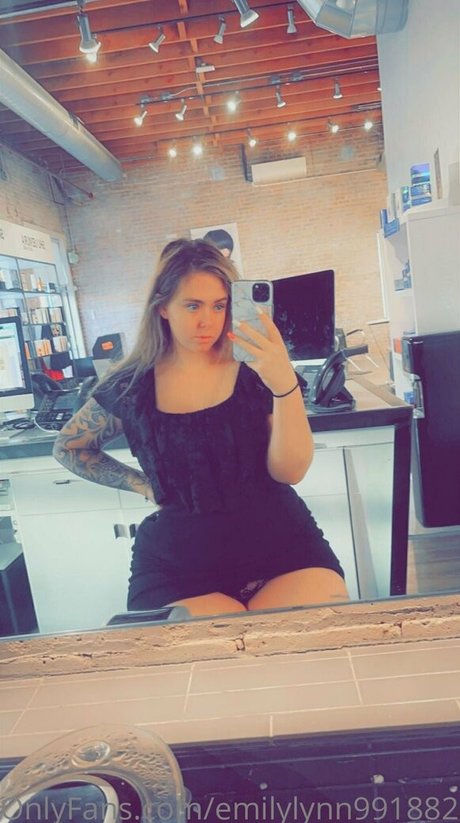 Foto di nudo di fuga di OnlyFans di Emilylynn026