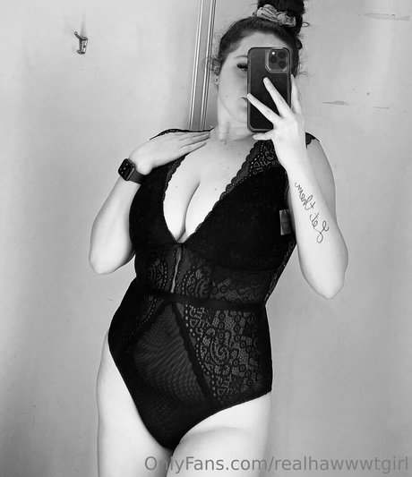 Обнаженная фотография утечки OnlyFans от Realhawwwtgirl