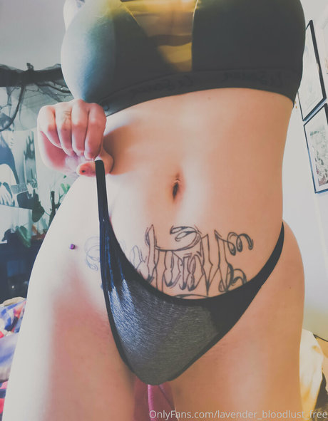 Foto nua vazada do OnlyFans de Lavenderbloodlustfree