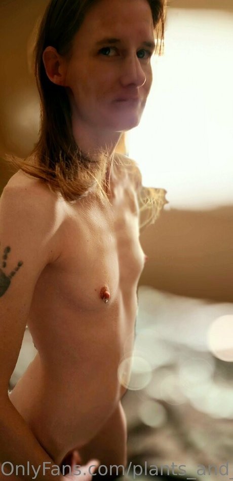 Foto nua vazada do OnlyFans de Plantsandpiercings