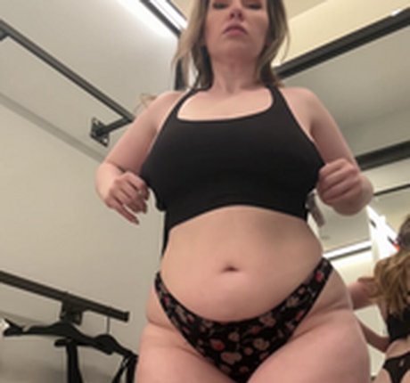 Naken lekkede OnlyFans-bilde av Stephy Miss Curvy