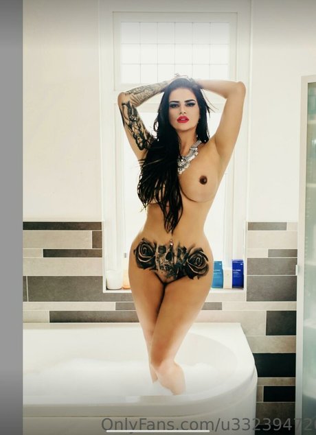 Nahá fotka uniklých OnlyFans od Saskia Howard Clarke