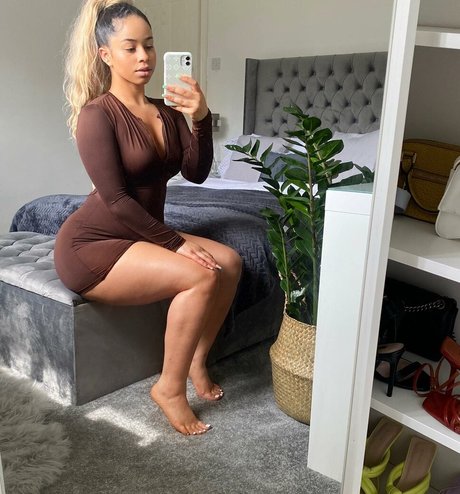Alaston vuotanut OnlyFans-kuva Leah Marie