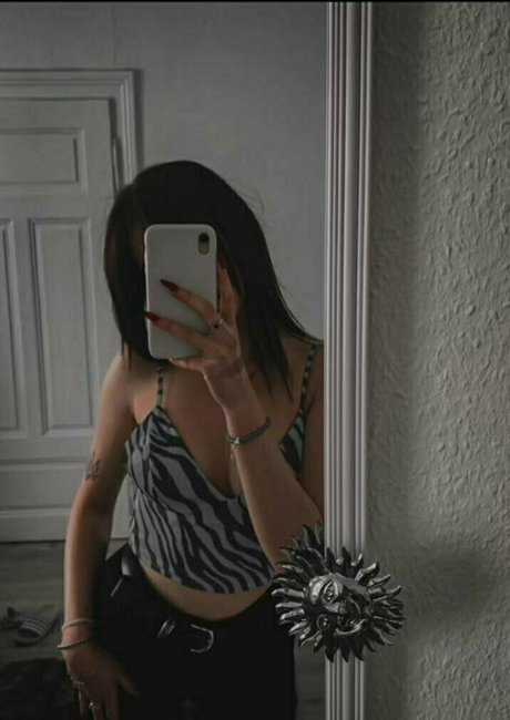 Foto di nudo di fuga di OnlyFans di Emilage