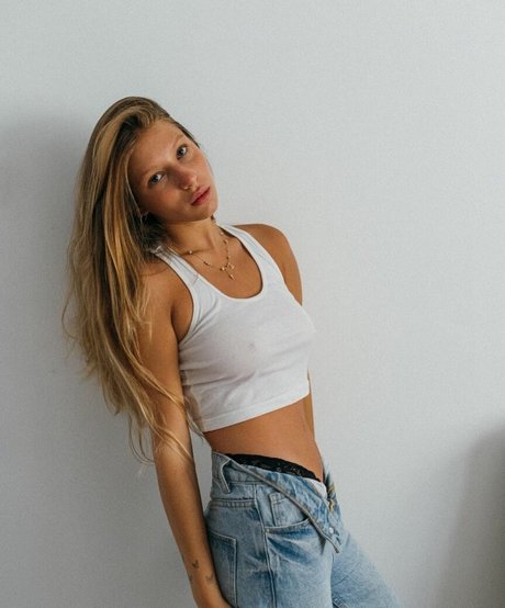 Naken lekkede OnlyFans-bilde av Roni Zouler