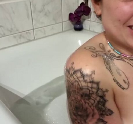 Nagie wyciekłe zdjęcie OnlyFans od Lunaticminx