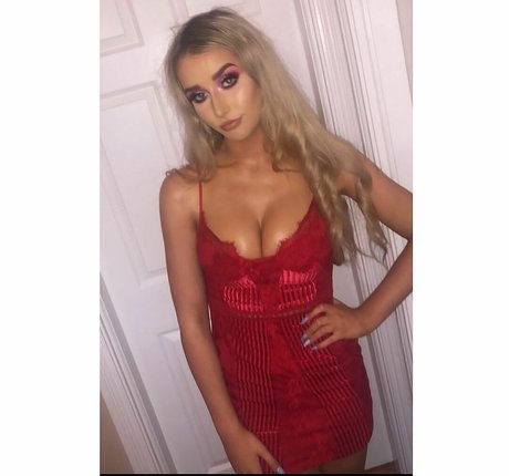 Naakte gelekte OnlyFans-foto van Erin Lally