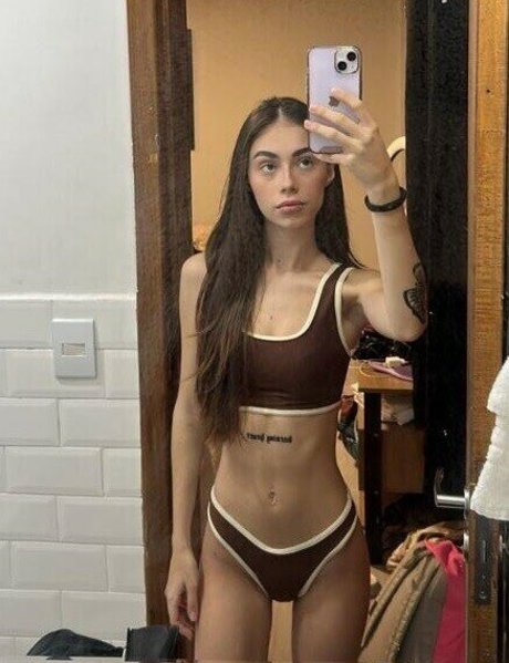 Alaston vuotanut OnlyFans-kuva Miafarache