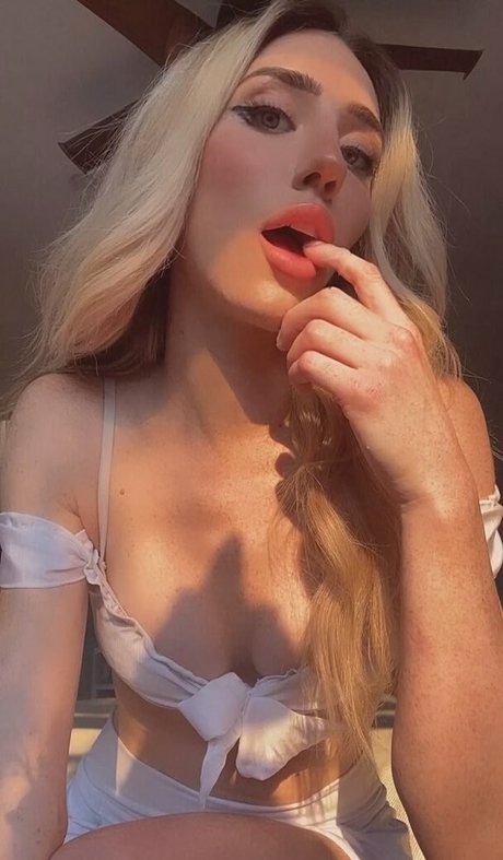 Naken läckt OnlyFans-bild av Skyler Grey