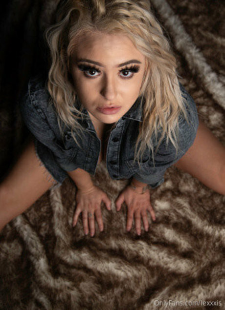Nahá fotka uniklých OnlyFans od Lexxxis