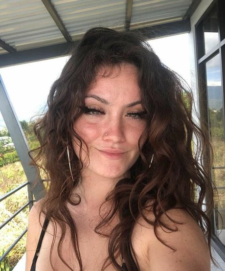 Naken läckt OnlyFans-bild av Aziixaa