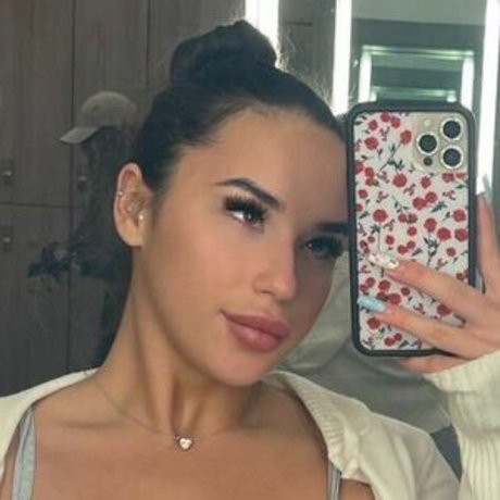 Naken läckt OnlyFans-bild av Leilah Skys