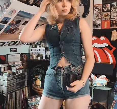 Nahá fotka uniklých OnlyFans od Issy Allen