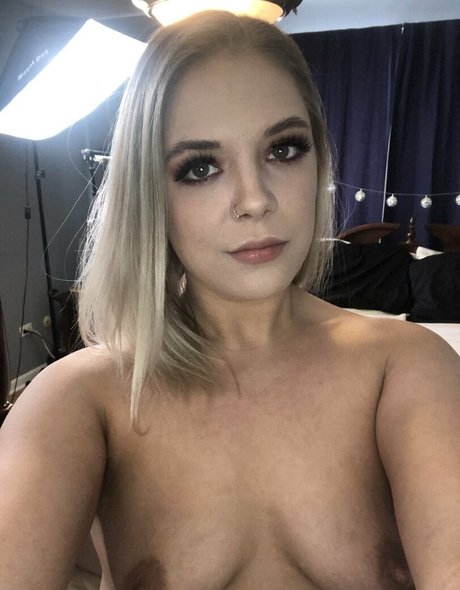 Nahá fotka uniklých OnlyFans od Peachylanaxo
