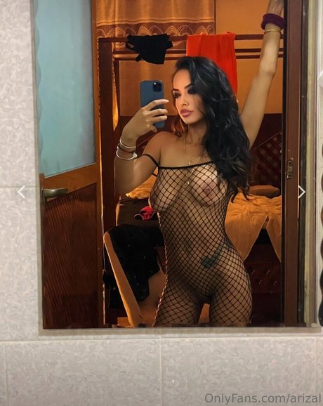 Nahá fotka uniklých OnlyFans od Arizal