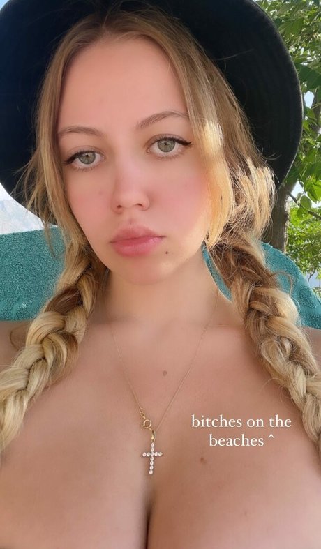 Naken läckt OnlyFans-bild av Evaapril11