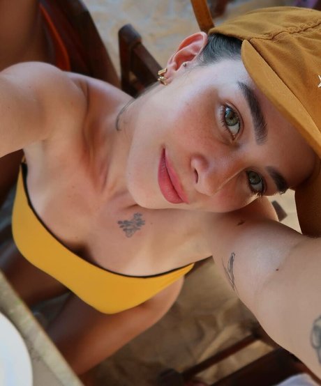 Laryssa Ayres
