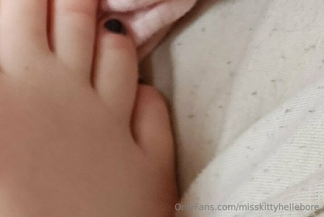 Misskittyhellebore OnlyFans 유출 누드 사진