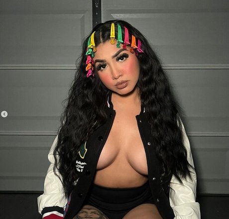 Alaston vuotanut OnlyFans-kuva Zslaay