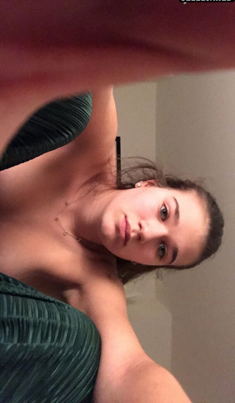 Naken lekkede OnlyFans-bilde av Samantha Lipstein