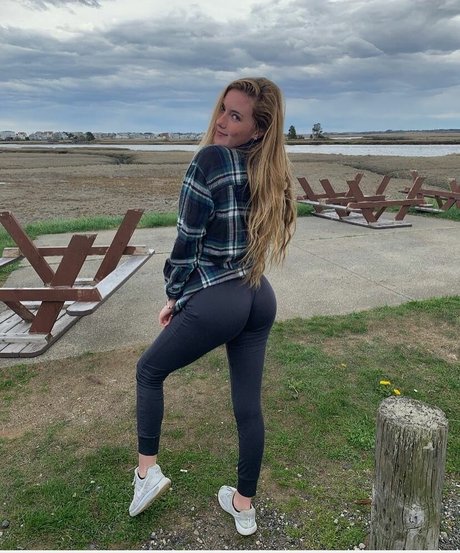 Naken lekkede OnlyFans-bilde av Lindsay Farland