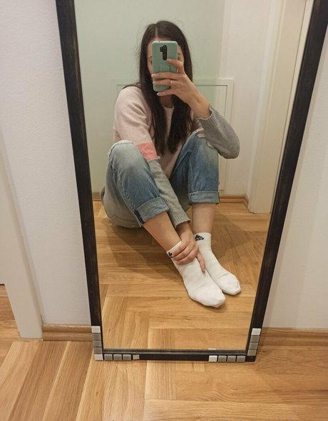 Tallgirlwithfeets
