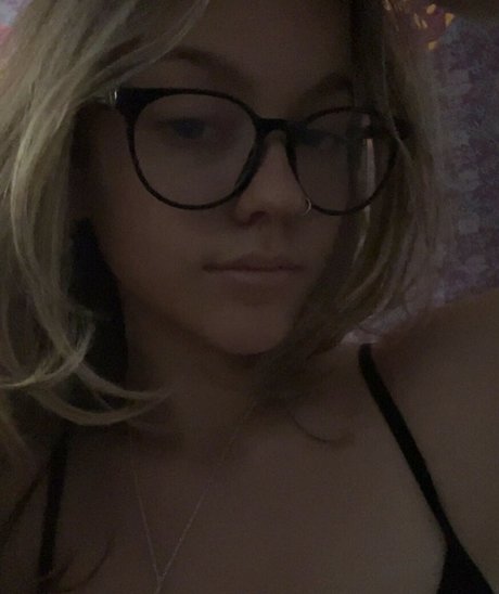 Naken lekkede OnlyFans-bilde av Shaylavigne