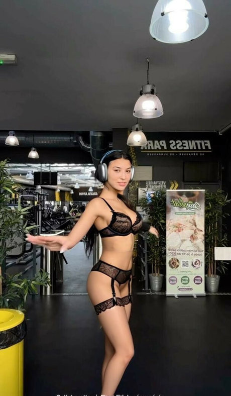 Naken lekkede OnlyFans-bilde av Nourhene Hocini