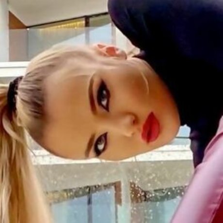 Naken läckt OnlyFans-bild av Strapwoman
