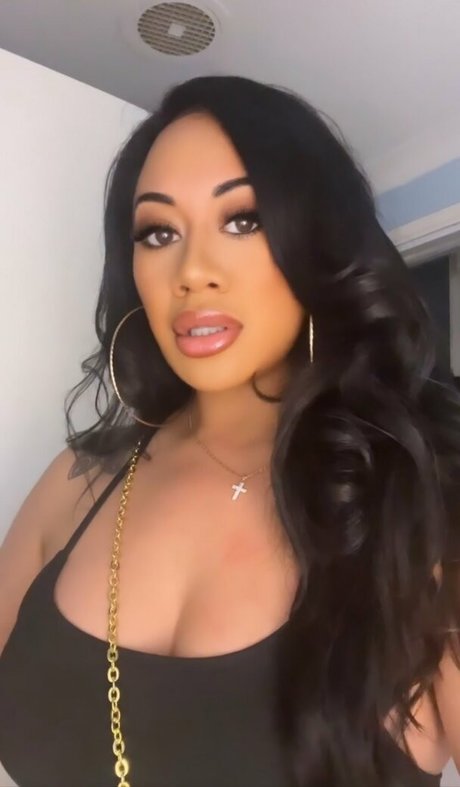 Naken lekkede OnlyFans-bilde av Tonganbeauty