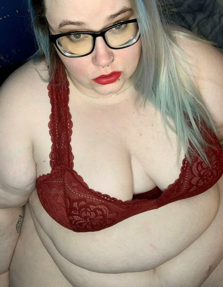 Naken lekkede OnlyFans-bilde av Adenahx