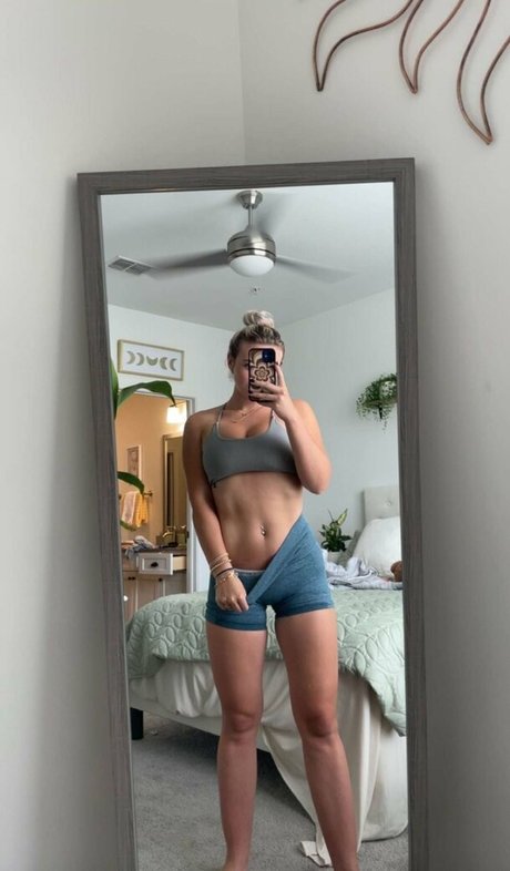 Naken läckt OnlyFans-bild av Alyssa Leary