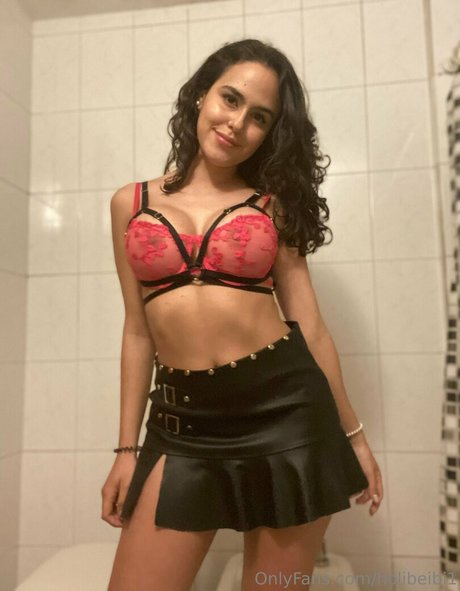 Naken lekkede OnlyFans-bilde av Holibeibii