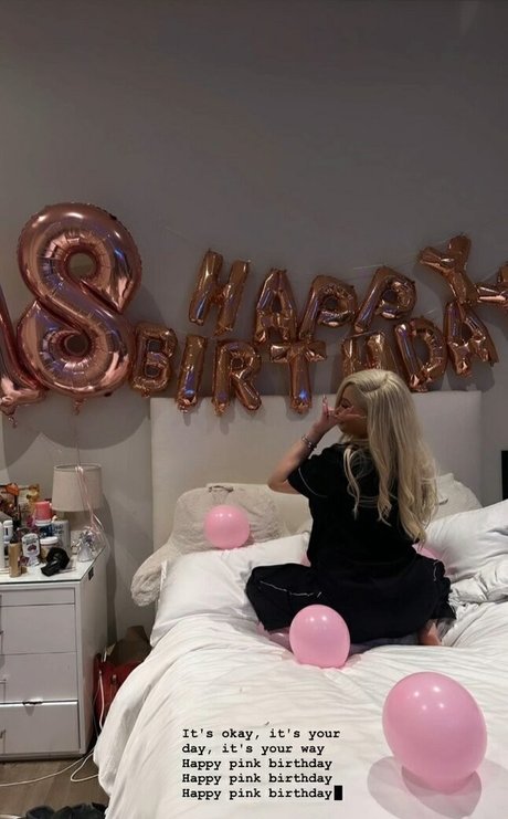 Naken lekkede OnlyFans-bilde av Alabama Barker
