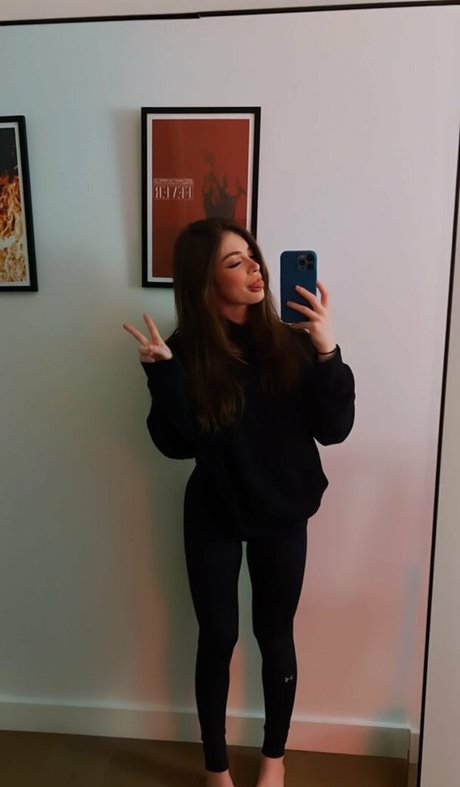 Chrissy Costanza