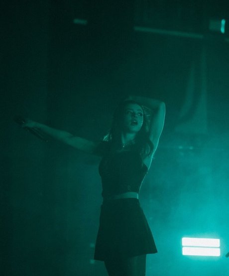 Chrissy Costanza
