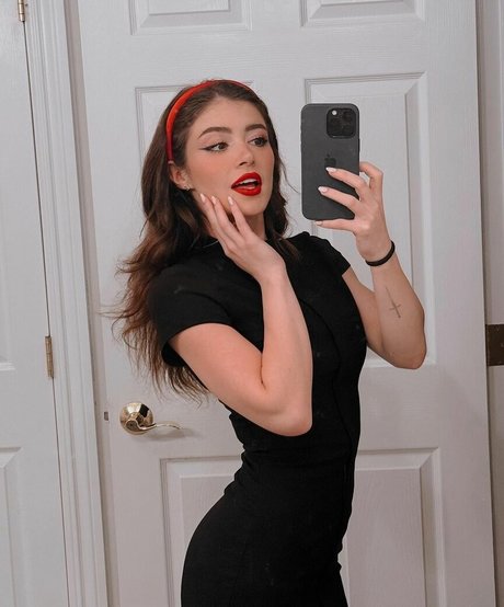 Chrissy Costanza