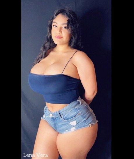 Naken lekkede OnlyFans-bilde av Lena Vera