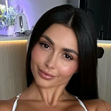 Naakte gelekte OnlyFans-foto van Caryn Beaumont