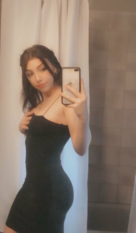 Naken lekkede OnlyFans-bilde av Madelinolivia