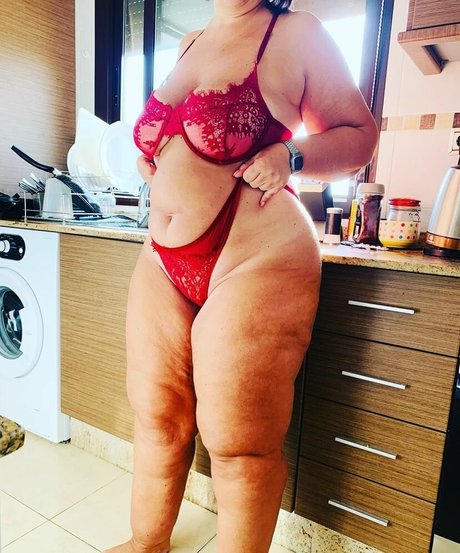 Naken läckt OnlyFans-bild av Lucy May