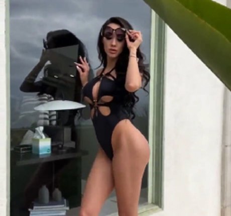 Naken lekkede OnlyFans-bilde av Corrie Yee