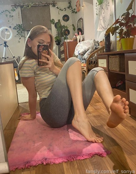 Naken lekkede OnlyFans-bilde av Elfsonya