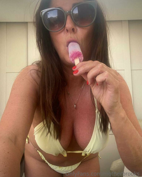 Naken lekkede OnlyFans-bilde av Motherbrooks
