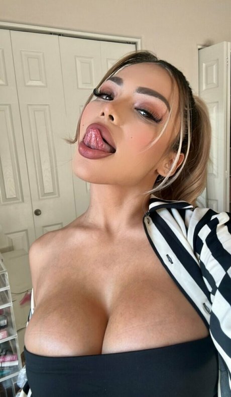 Nahá fotka uniklých OnlyFans od Emmeline Chavez