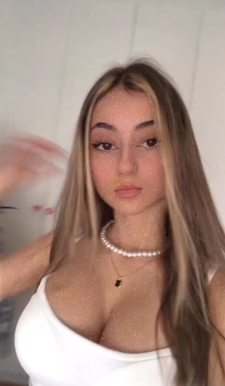 Naken läckt OnlyFans-bild av Meena053